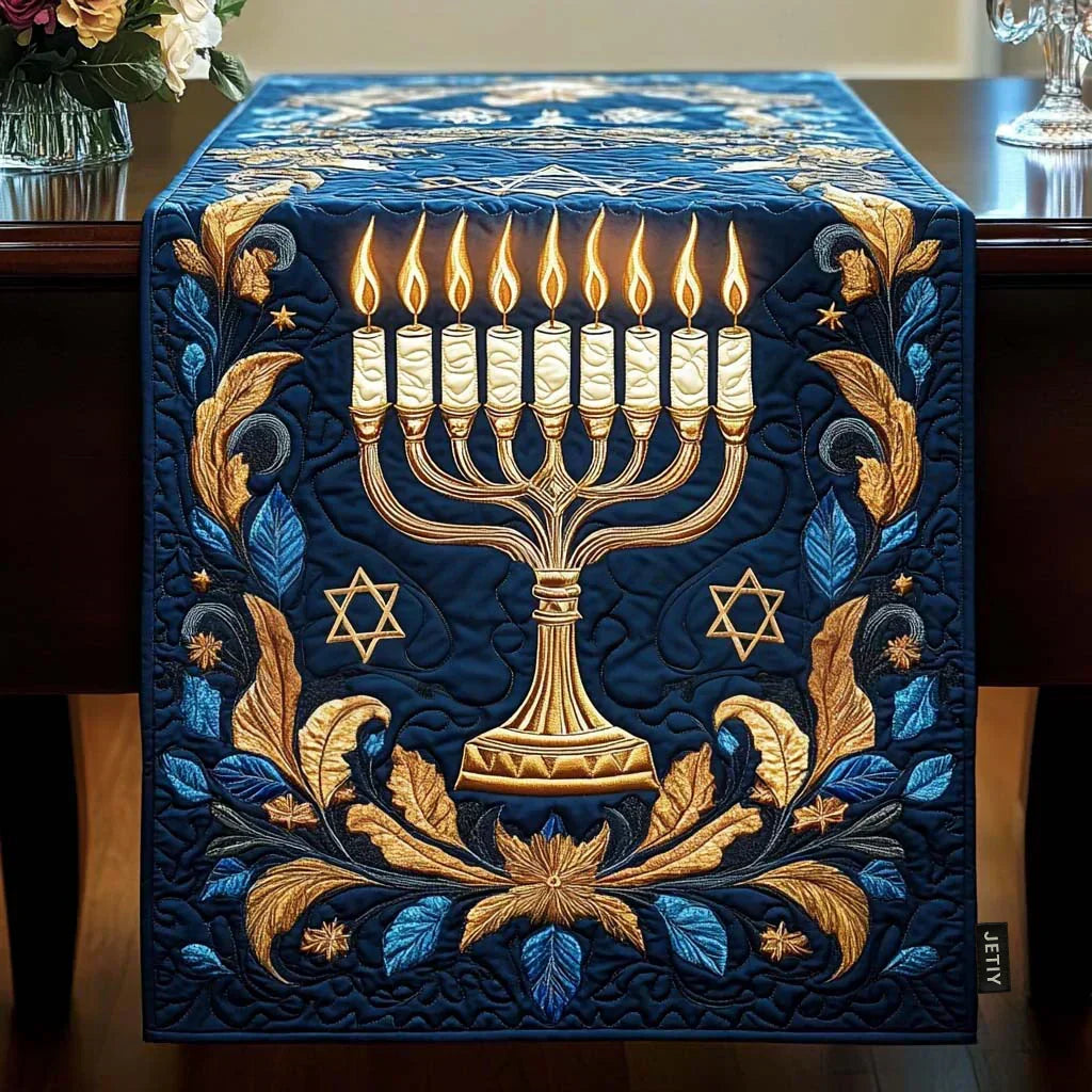 Chemin de table matelassé - Menorah illuminée